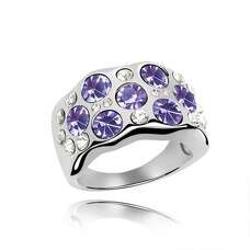 Массивное кольцо с фиолетовыми камнями